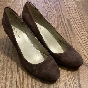 Bandolino 100% suede brown platform heels, size 9